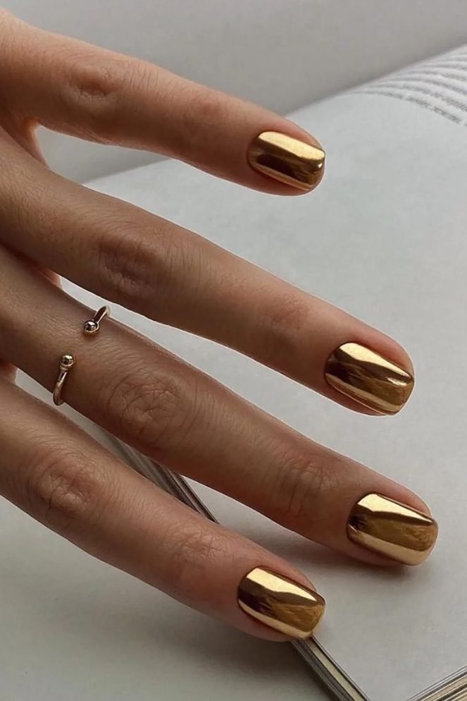 Nails Art Estilo Chrome Dourada