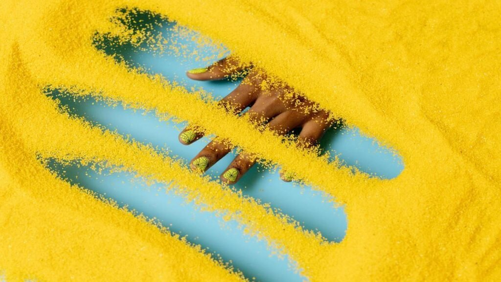 esmalte-amarelo-manteiga-rejuvenesce-tendencia-